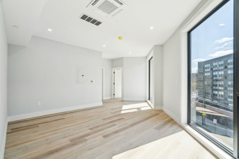 Building Photo - 3748 Lancaster Ave