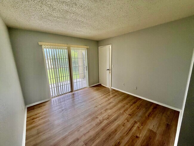 Building Photo - 1673 SE Green Acres Cir