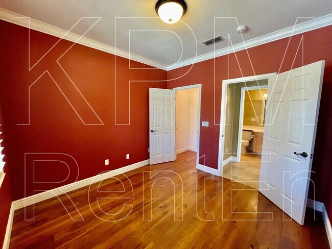Building Photo - 5879 Riverbank Cir