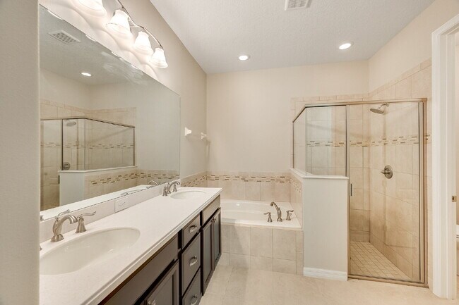 Building Photo - Beautiful 3/2 in desirable Stoneridge!
