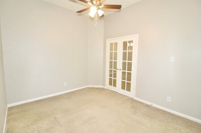 Building Photo - 915 Rock Springs Dr