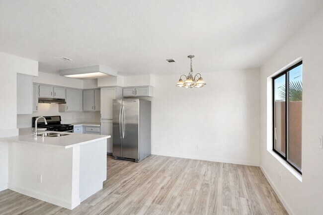 Building Photo - 3 Bed, 2.5 Bath Henderson Beauty