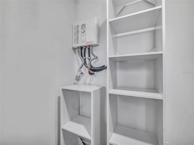 Building Photo - 15180 Lyneburg Ave