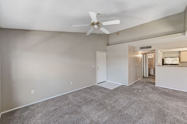 Building Photo - Spacious 2-Bed Condo with Balcony in Gated Community!