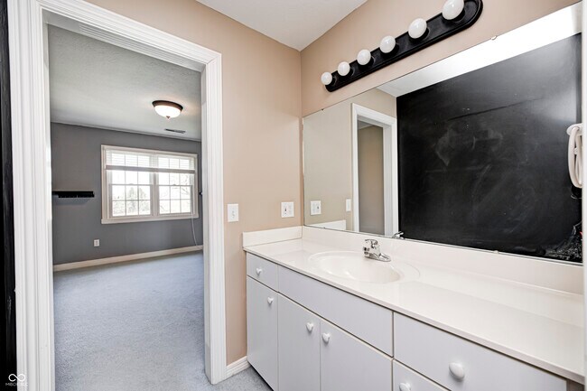 Building Photo - 2009 W 250 N