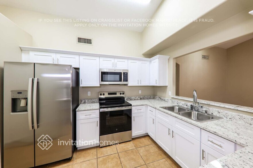 Building Photo - 13147 W Saguaro Ln