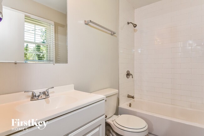 Building Photo - 2314 Killarney Dr