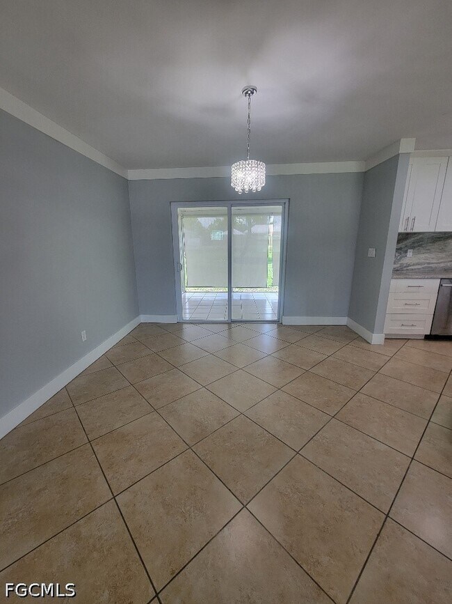Building Photo - 203 Redcliff Ave