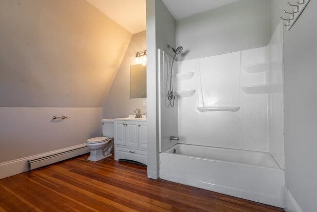 Building Photo - Charming Edgewood Studio – All Utilities Included | Washer & Dryer | April 1 Move-In