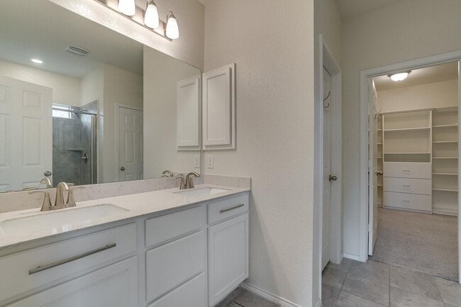 Building Photo - 624 Kolbo Dr