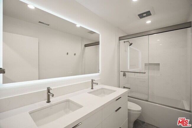 Building Photo - 10311 Clusterberry Ct