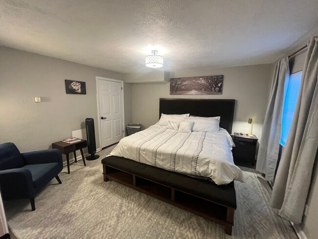 Building Photo - North Shore - 4 BR, 2 Bath with High-End K...