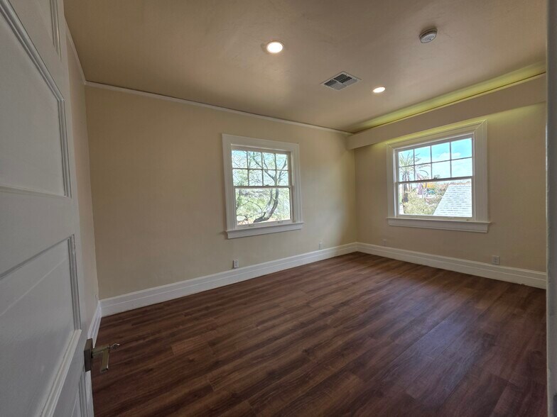 Building Photo - 833 N 4th Ave