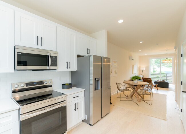 Building Photo - 2 Bedroom Townhome in Northshore Chattanooga