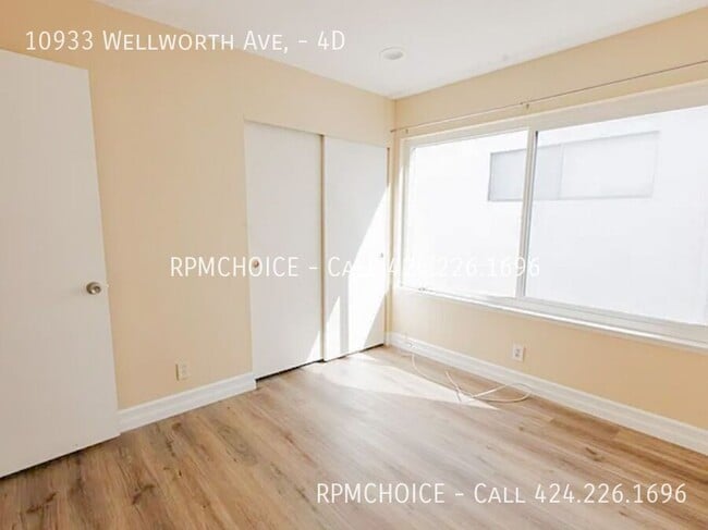 Building Photo - 10933 Wellworth Ave