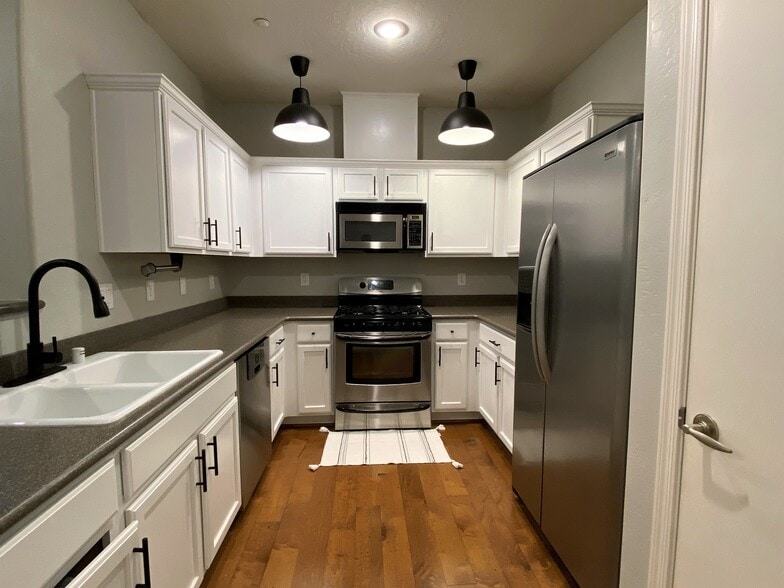 Building Photo - 4685 Apulia Dr