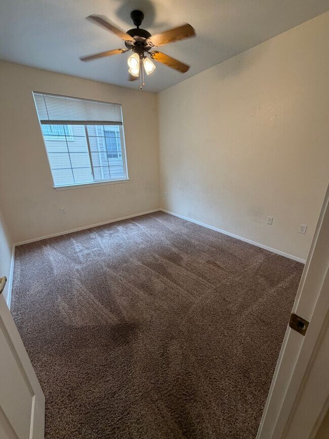Building Photo - Beautiful 3 Bed, 2 Bath Condo in NW Fort Collins!