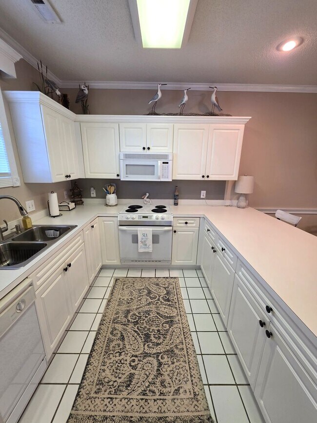 Building Photo - 4231 Hibiscus Dr