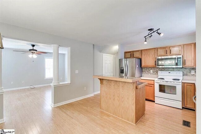 Building Photo - 331 Woodlark St