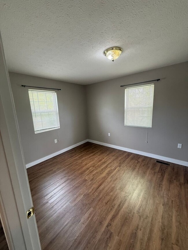 Building Photo - 264 Peterson Ave