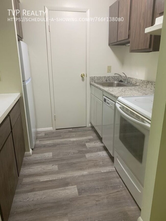 Building Photo - 128 Fox Hill Ln