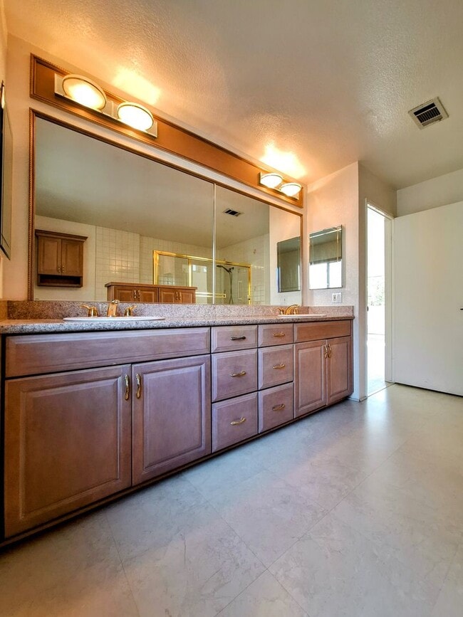 Building Photo - Spacious Two-Story 3bd Townhouse With Private Patios, Balcony, & Garage