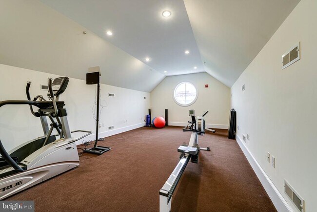 Building Photo - 910 Powhatan St