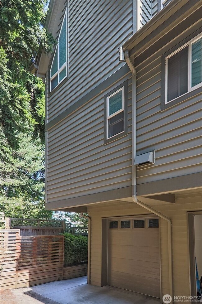 Building Photo - 1514 Taylor Ave N