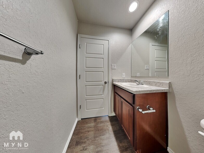 Building Photo - 7508 Twin Pine Ct