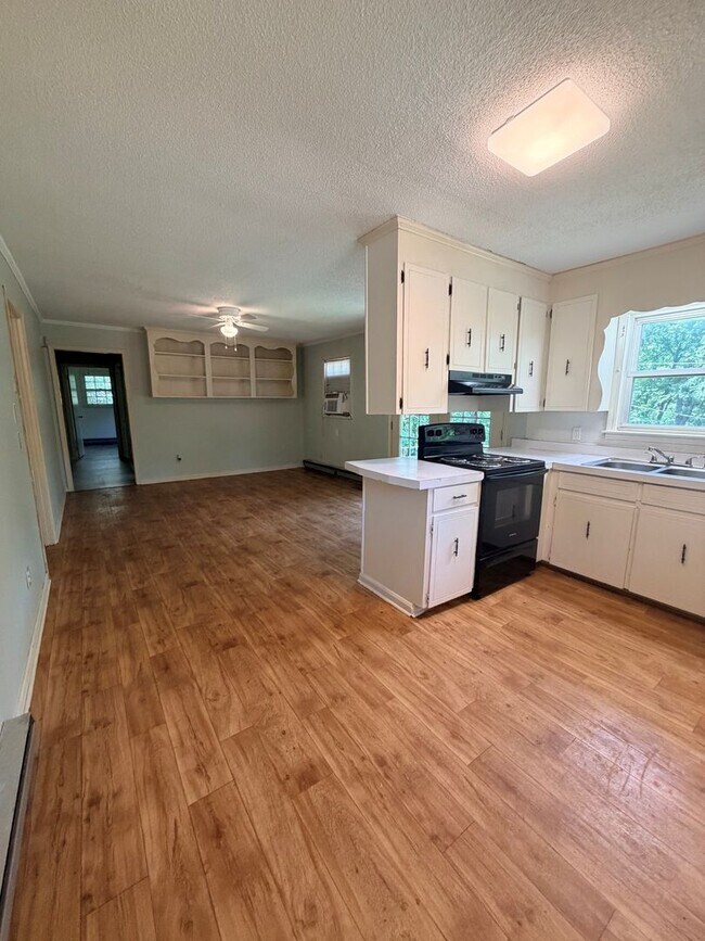 Building Photo - 10 Dogwood Ln