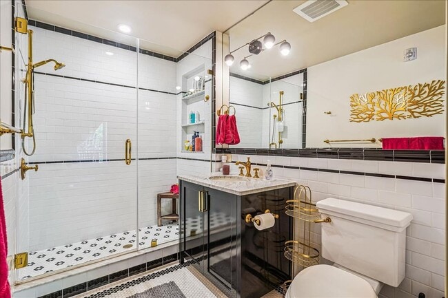 Building Photo - Great Luxury 3 Bedroom 2 Bath on H st NE! Offering half month free rent with a 12 month lease