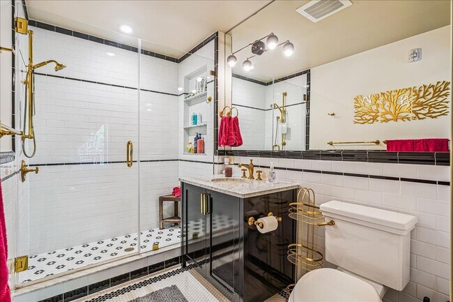 Building Photo - Great Luxury 3 Bedroom 2 Bath on H st NE!