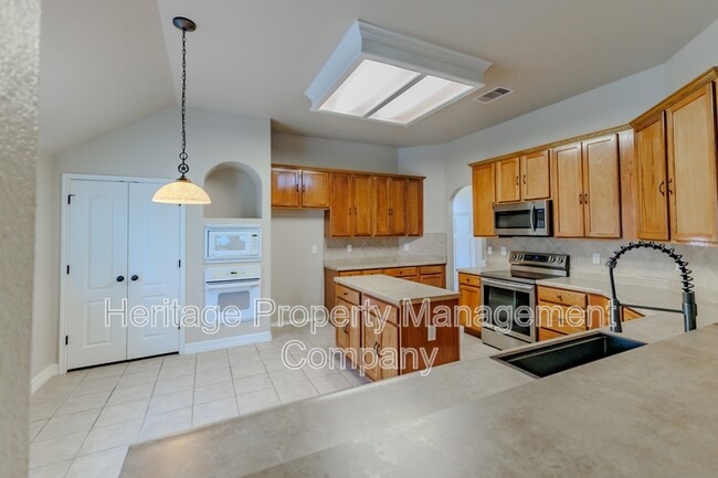 Building Photo - 26923 Trinity Heights