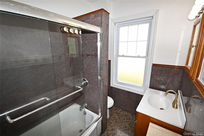 Building Photo - 21 Arrandale Ave