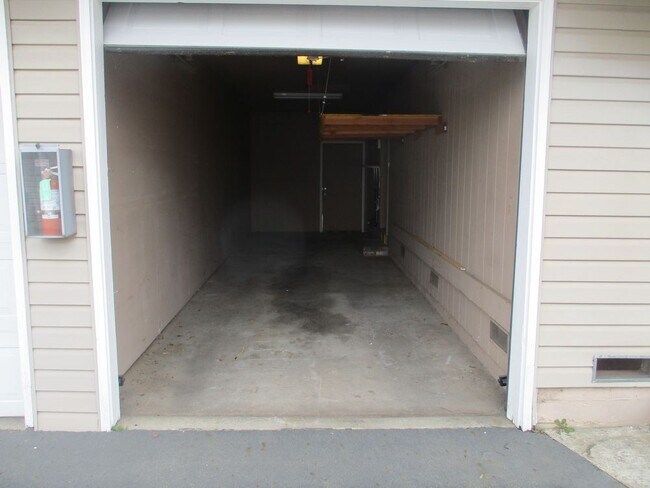 Building Photo - NICE DUPLEX NEAR EASTERN  MARCONI