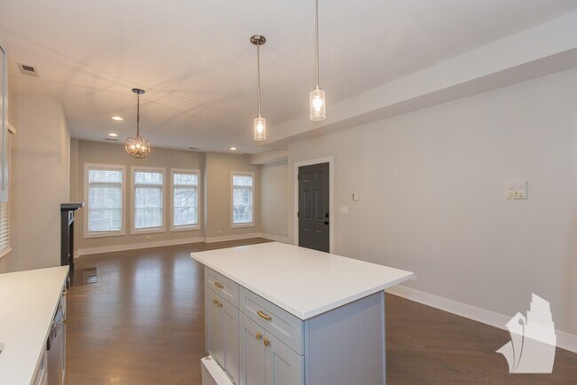 Building Photo - 2737 N Wayne Ave