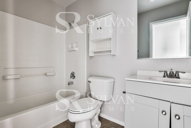 Building Photo - Charming 4BR 3BA Home for You