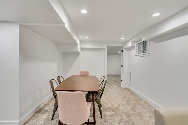 Building Photo - Elegant Yale Crest Bungalow in the Heart o...