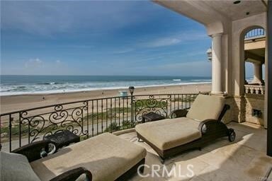 Building Photo - 1712 The Strand