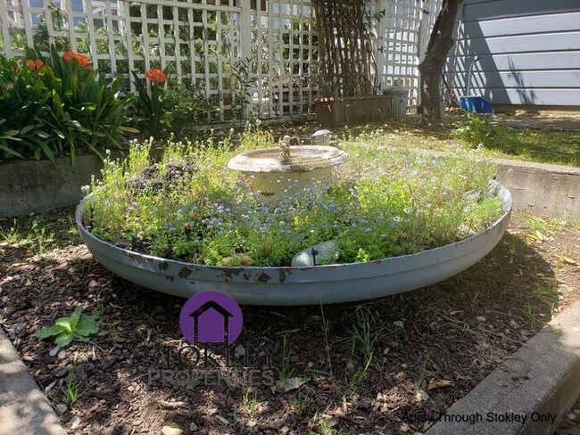 Building Photo - 2234 Oakvale Rd