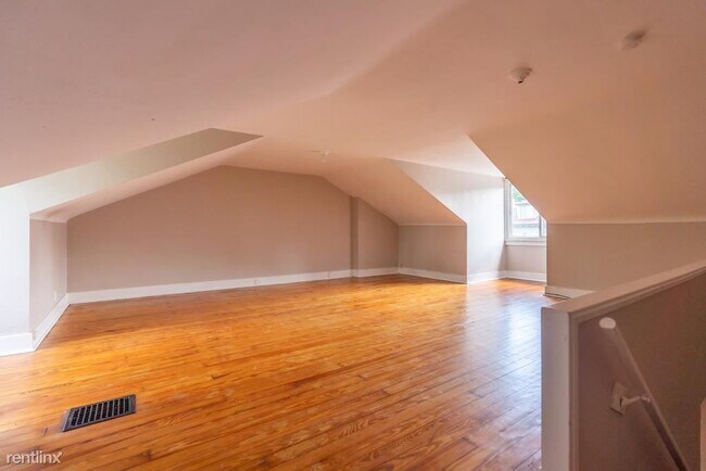 Building Photo - 3 br, 1 bath Townhome - 219 Gilliland Ave