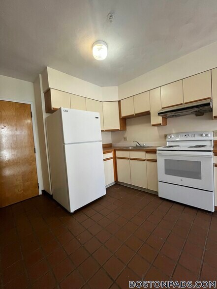 Building Photo - 81 Essex St