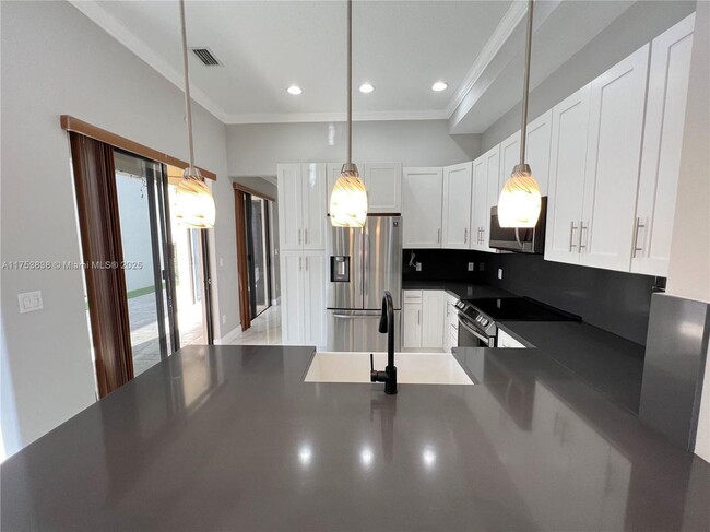 Building Photo - 8342 NW 39th Ct