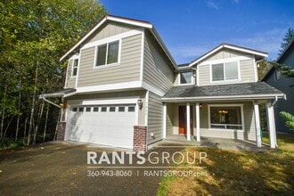 Building Photo - 4-bedroom, 2-bathroom Home with Green Belt in A Prime Location!