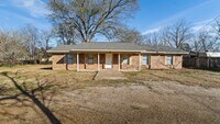 Building Photo - Newly remodeled 3 bedroom, 2 bath home.