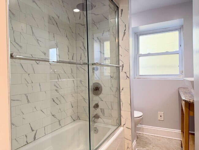 Building Photo - Move in ready, spacious, 4 bedroom, 3 bath single-family home available for rent in Hackensack, NJ.