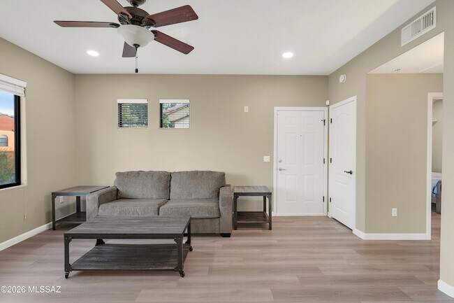 Building Photo - 2550 E River Rd