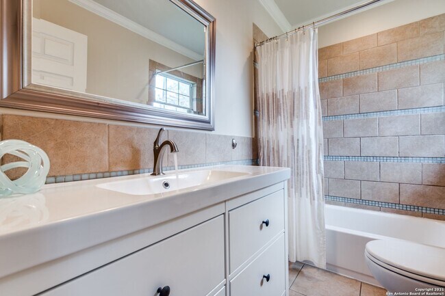 Building Photo - STUNNING 3-BEDROOM HOME WITH POOL IN ALAMO HEIGHTS