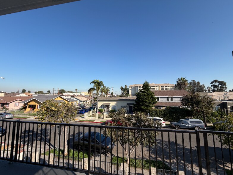 Building Photo - 1443 Linden Ave