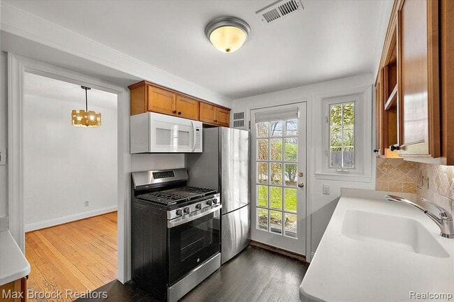 Building Photo - 1652 Graefield Rd